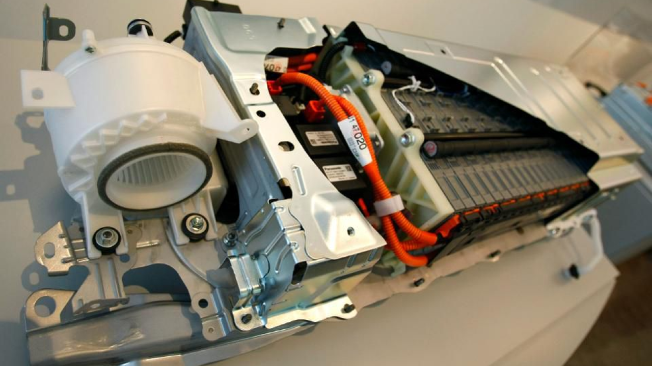 A model of Toyota Motor Corp.'s Prius battery pack is displayed at Panasonic EV Energy Co.'s Omori plant in Kosei, central Japan, Friday, June 5, 2009. (AP Photo/Shizuo Kambayashi) battery
