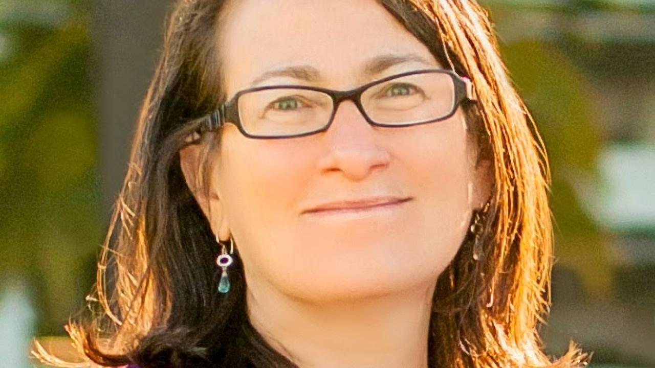 Ellen Greenbern headshot